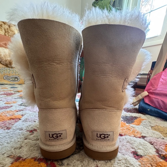 UGG Bailey Button - Picture 3 of 8